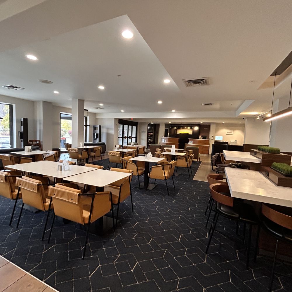 Courtyard by Marriott Concord - Dining area in the lobby - Hotels Near Me - Concord, New Hampshire Courtyard by Marriott Concord - Dining area in the lobby - Hotels Near Me - Concord, New Hampshire