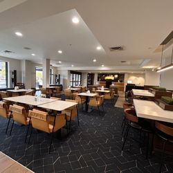 Courtyard by Marriott Concord - Dining area in the lobby
