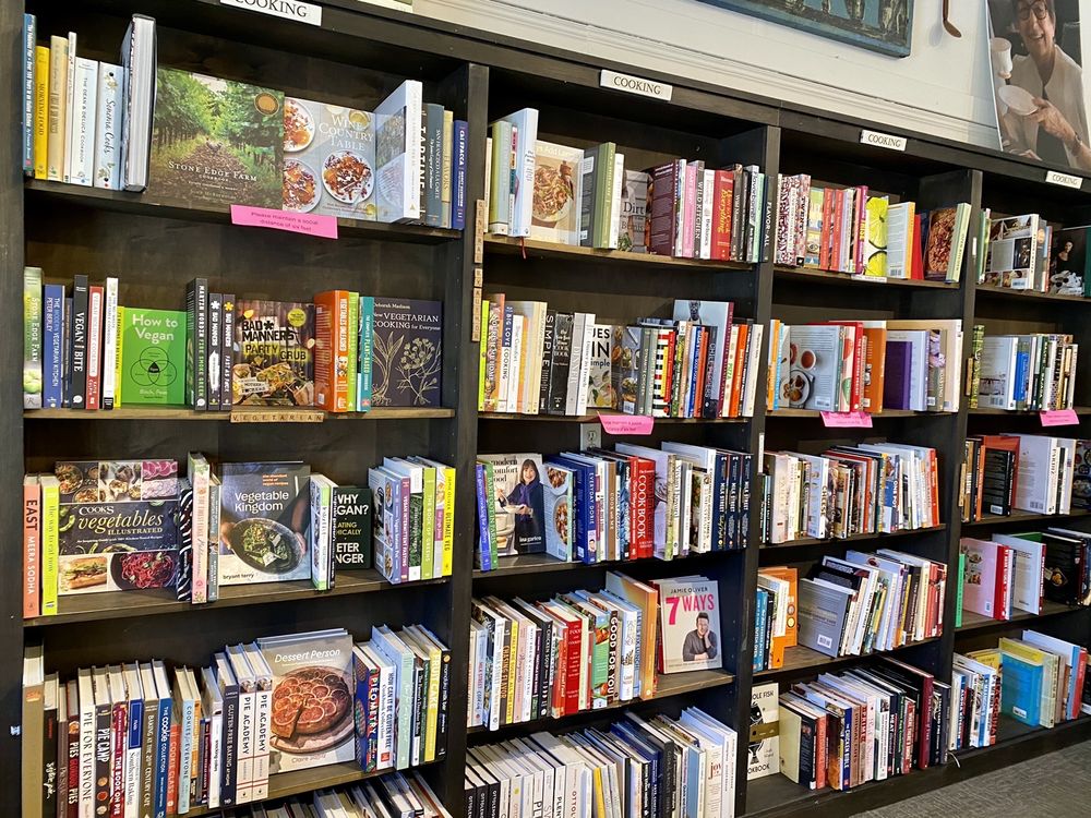 READERS BOOKS Updated September 2024 59 Photos & 40 Reviews 130 E