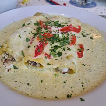 Juliet Italian Kitchen - Mushroom manicotti - Italian Near Me - Austin, Texas Juliet Italian Kitchen - Mushroom manicotti - Italian Near Me - Austin, Texas
