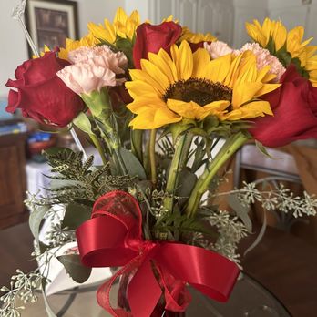 Avas Flowers - What she received. - Florists Near Me Avas Flowers - What she received. - Florists Near Me