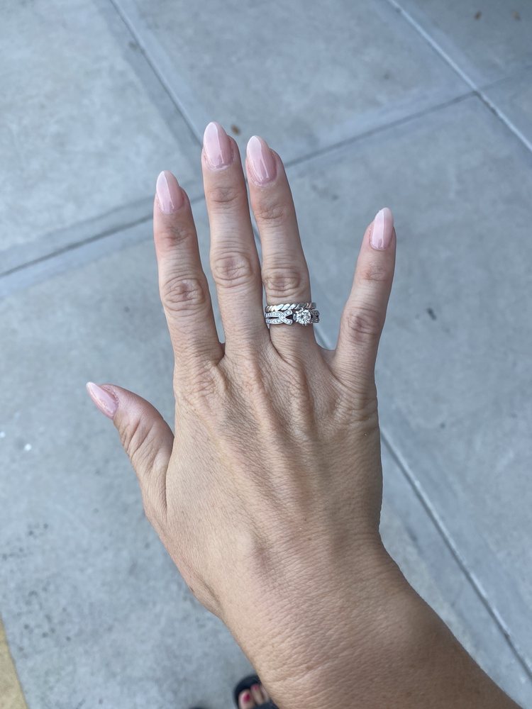 Luxury Nails & Spa Image