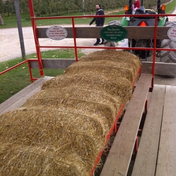 Chudleigh's - Tractor ride to go pick apples - Farmers Market Near Me - Halton Hills, Ontario Chudleigh's - Tractor ride to go pick apples - Farmers Market Near Me - Halton Hills, Ontario