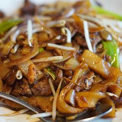 YHS China Bistro - Beef Chow Fun