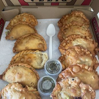 Un Rinconcito Argentino - Beef, chicken, spinach, and jalapeño cheese empanadas - Empanadas Near Me - Long Beach, California Un Rinconcito Argentino - Beef, chicken, spinach, and jalapeño cheese empanadas - Empanadas Near Me - Long Beach, California