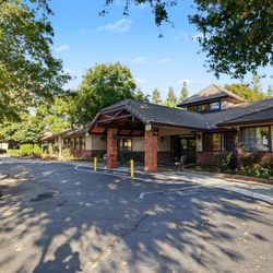 English Oaks Convalescent & Rehabilitation Hospital