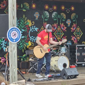 9 Mile Garden - Heavy riffs from Mississippi Clean - Food Trucks Near Me - Afton, Missouri