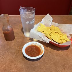 El Pueblo - Chips and salsa