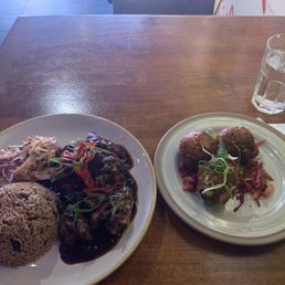 Jerk plate, fritters
