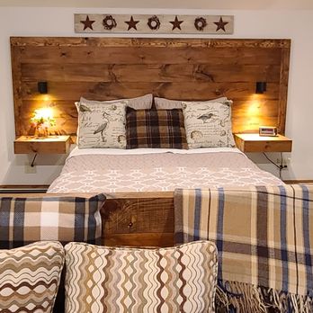 Oven Mountain Chalet's - Queen Bed with Custom Made Headnoard - Vacation Rentals Near Me - North Creek, New York Oven Mountain Chalet's - Queen Bed with Custom Made Headnoard - Vacation Rentals Near Me - North Creek, New York