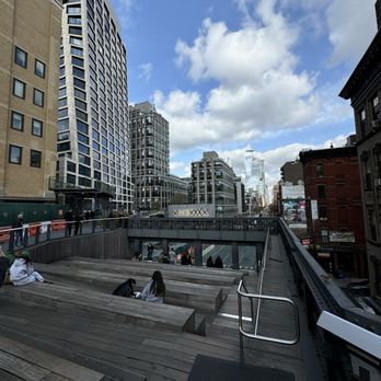 The High Line - Viewing spot of 17th street. - Parks Near Me - New York, New York