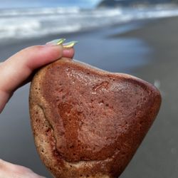 Pistol River State Scenic Viewpoint - Left my heart at the beach rock.