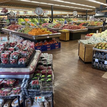 Lunardi's Markets - the produce section of a grocery store - Grocery Near Me - Burlingame, California Lunardi's Markets - the produce section of a grocery store - Grocery Near Me - Burlingame, California