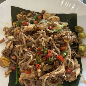 Courtside Thai Cuisine - Chicken Pad Thai. - Thai Near Me - Fairfax, Virginia Courtside Thai Cuisine - Chicken Pad Thai. - Thai Near Me - Fairfax, Virginia