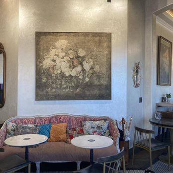 FeelLove Coffee - Seating area - Coffee & Tea Near Me - St. George, Utah FeelLove Coffee - Seating area - Coffee & Tea Near Me - St. George, Utah