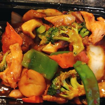 Fortune Cookie - Hunan Triple delight - A black takeout container holds stir-fried vegetables including broccoli, carrots, and bell peppers, with pieces of chicken in sauce. - Chinese Near Me - Schenectady, New York