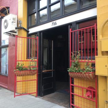 Devil's Reef - Outside of the building. - Cocktail Bars Near Me - Tacoma, Washington