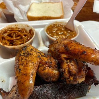 Cozy Corner Restaurant - Barbeque Near Me - Memphis, Tennessee