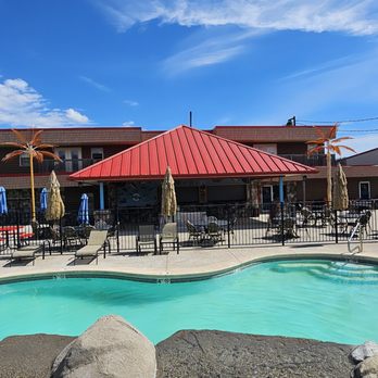 Beverly Hills - Pool View - Hotels Near Me - Aberdeen, Ohio