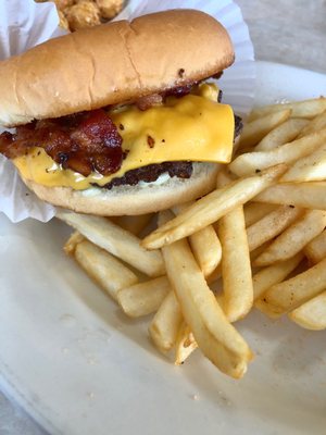 Bill & Bea's Drive In by null