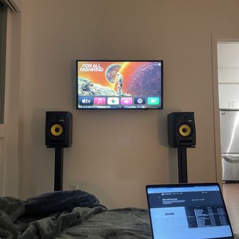 Pro TV Mount - Mounted TV with no visible cables - Home Theatre Installation Near Me Pro TV Mount - Mounted TV with no visible cables - Home Theatre Installation Near Me