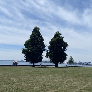 Veteran's Park - Parks Near Me - Milwaukee, Wisconsin Veteran's Park - Parks Near Me - Milwaukee, Wisconsin