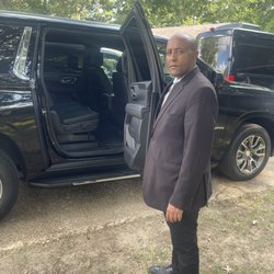 Memphis Town Car & Limo Service - This 7 sitter Suburban is luxurious and comfortable