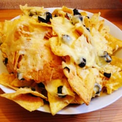 Kombüse - Nachos mit Käse, Oliven und Jalapenos