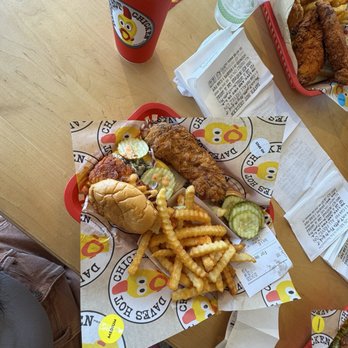 Dave's Hot Chicken - Chicken Shop Near Me - Clackamas, Oregon