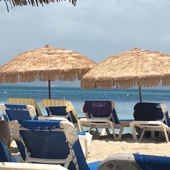 Palomino Island - Beach chairs with additional rental umbrellas. - Beaches Near Me Palomino Island - Beach chairs with additional rental umbrellas. - Beaches Near Me