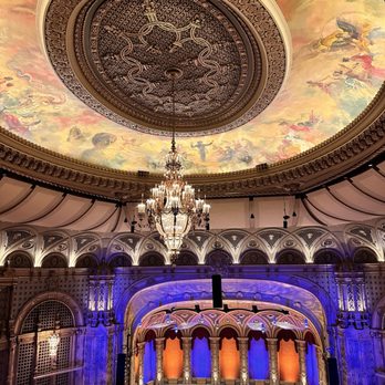 Orpheum - magnificent chandelier - Music Venues Near Me - Vancouver, British Columbia Orpheum - magnificent chandelier - Music Venues Near Me - Vancouver, British Columbia