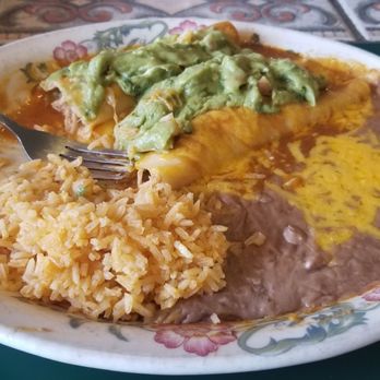 Mi Mexico - Chicken enchiladas with some of the guacamole we ordered separately - Mexican Near Me - Bellingham, Washington Mi Mexico - Chicken enchiladas with some of the guacamole we ordered separately - Mexican Near Me - Bellingham, Washington