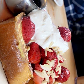 Jongewaard's Bake n Broil - fresh strawberry french toast - American Near Me - Long Beach, California