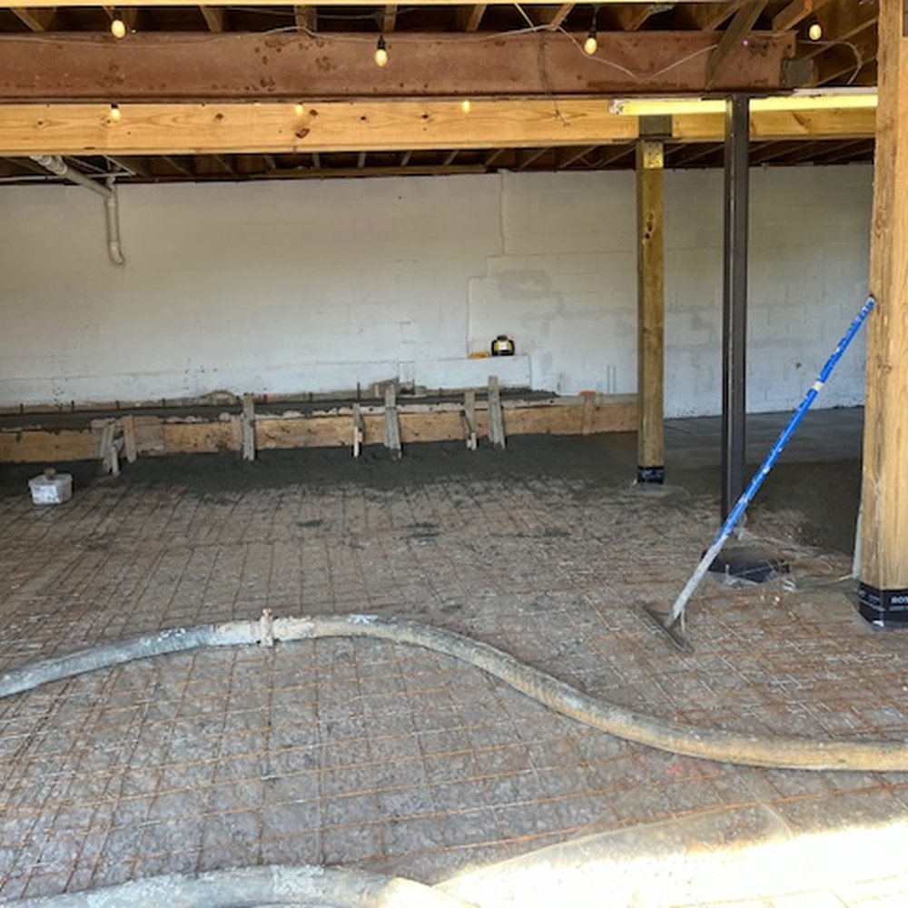 Above All Concrete - They use the wire mesh grid.  Which is the best way.  Old School for a Reason.  Takes more time and aggravation.  But the Best. - Masonry/Concrete Near Me