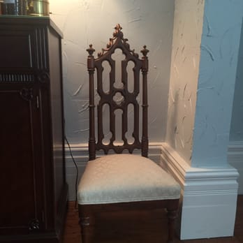 Grove Cottage B & B - Love this chair - Hotels Near Me - Bloomfield, Ontario Grove Cottage B & B - Love this chair - Hotels Near Me - Bloomfield, Ontario