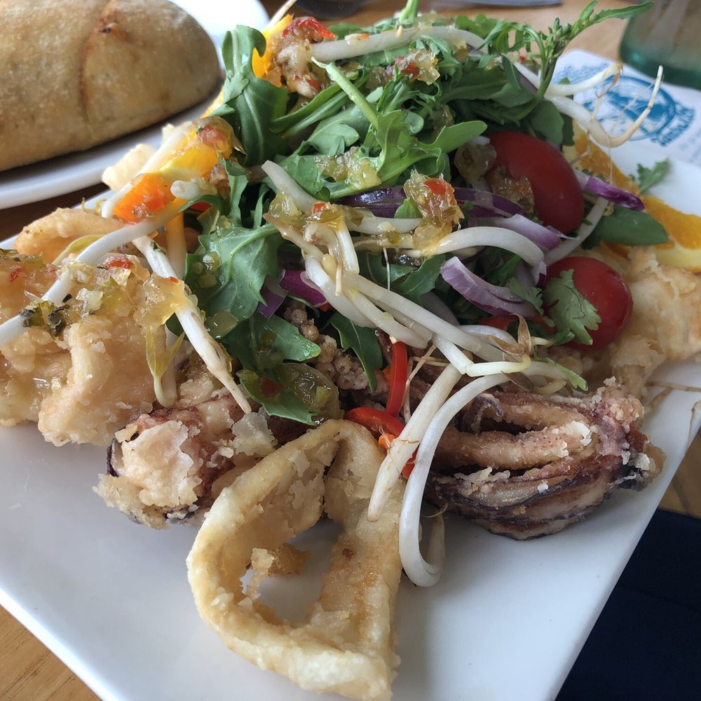 Pacific Hotel Yamba - Calamari - Hotels Near Me - Yamba, NSW