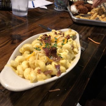 Fort Hill Public House - Baked Mac and cheese with crispy bacon - American Near Me - Willamina, Oregon