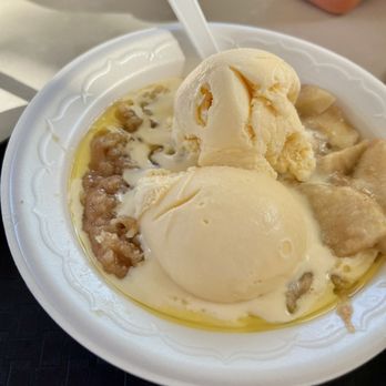 Pleasant View Orchard - Apple cobbler with ice cream - Pick Your Own Farms Near Me - Fairland, Indiana