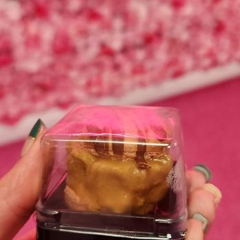 Phuse Cream - Dulce De Leche Macaron Icecream Sandwhich* - Ice Cream & Frozen Yogurt Near Me - Plantation, Florida