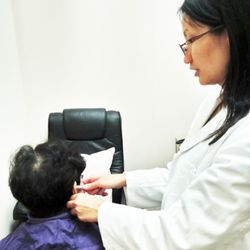穴位治療中心 - Ear Vital Pointing Treatment 耳穴治療