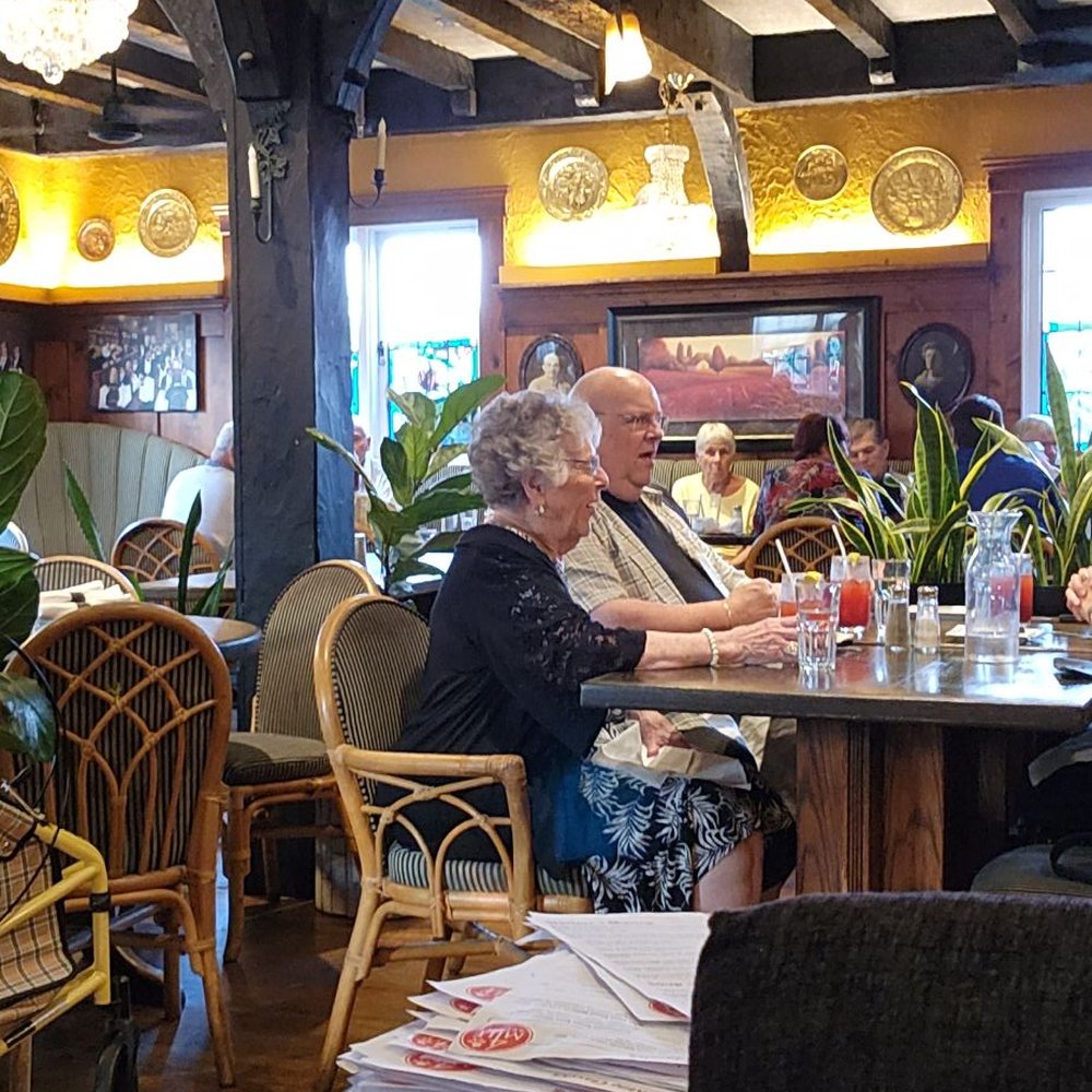 4 MILE BREWING - Beamed ceiling - Sports Bars Near Me - Victoria, British Columbia