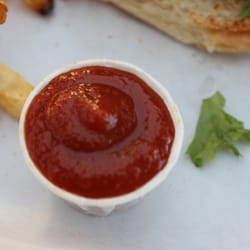Veggie Smalls - Catsup de la casa. Ellos mismos lo hacen.
