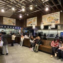 Pora Ramen - Waiting area