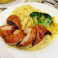 天樂餐廳 - Roast chicken stuffed with apricots, over pasta and a cream sauce