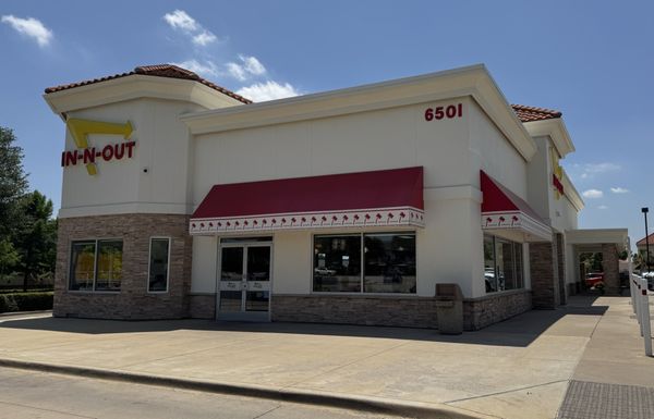 In-N-Out Burger by null