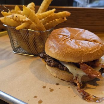 Bardstown Burger - Spicy Burger and Fries - Burgers Near Me - Bardstown, Kentucky