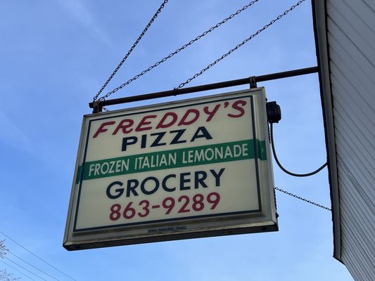 Freddy's Pizza by null