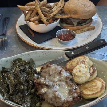 The Ice Plant - Burger/fries and fried chx/hoe cakes - Cocktail Bars Near Me - St. Augustine, Florida