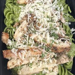 Poca Pasta - Spinach pasta with pesto and chicken