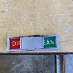 Table marker, can be moved to "clean" or "dirty." Table marker, can be moved to "clean" or "dirty."